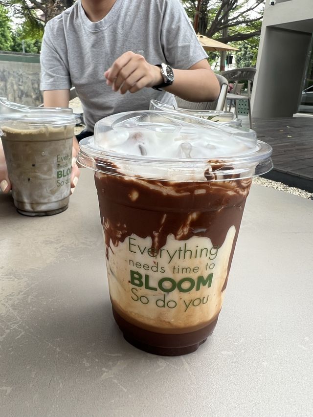 Bloom Dining คาเฟ่ขนมอร่อย ถ่ายรูปสวย ย่านพระราม 9