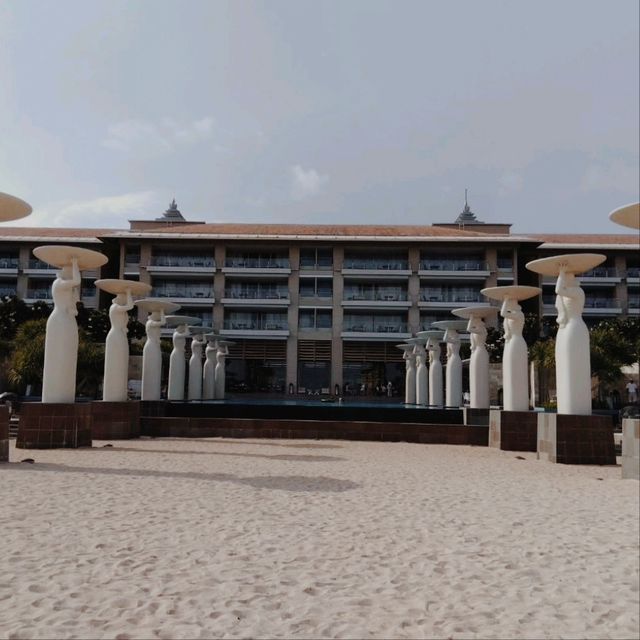 The Mulia: Modern Oasis Meets Ocean Bliss