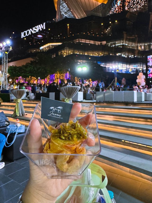 โมเม้นต์ Countdown 2024 at ICONSIAM