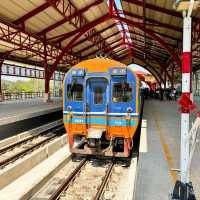 นั่งรถไฟเที่ยวหัวหิน คนละ 330 บาท