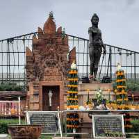 อนุสาวรีย์พระนางจามเทวี
