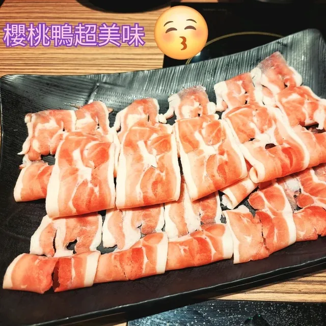 超美味食材新鮮澎湃，自助吧豐盛火鍋🍲