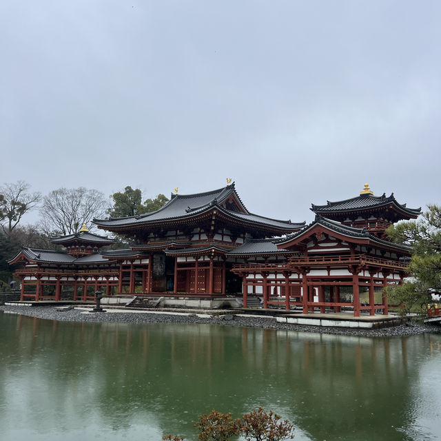 유네스코 세계문화유산으로 십엔뒷면배경인.우지보됴인