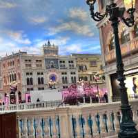 🌙😍 Daydream at the Venetian in Macau! ✨