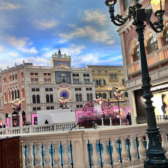 🌙😍 Daydream at the Venetian in Macau! ✨