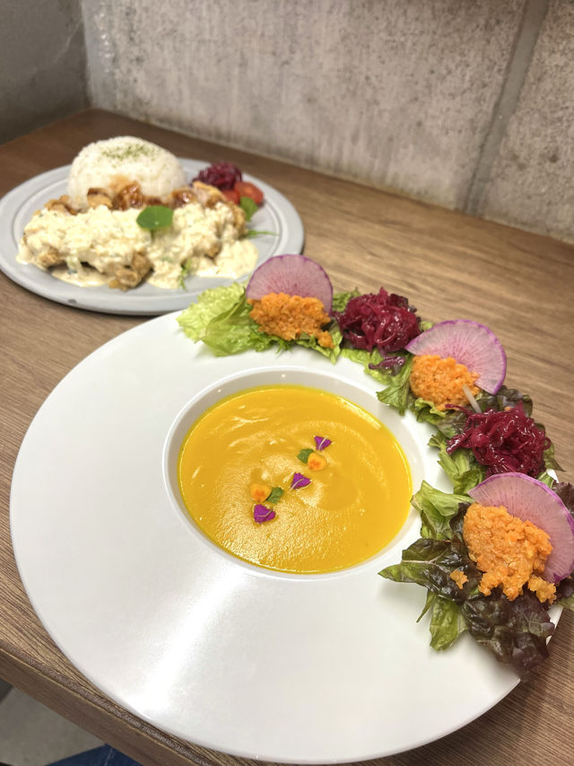 【大分カフェ】アートのような美しいサラダが人気のカフェ🥗