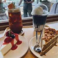 A relaxing afternoon tea at Khao Sam Muk Viewpoint