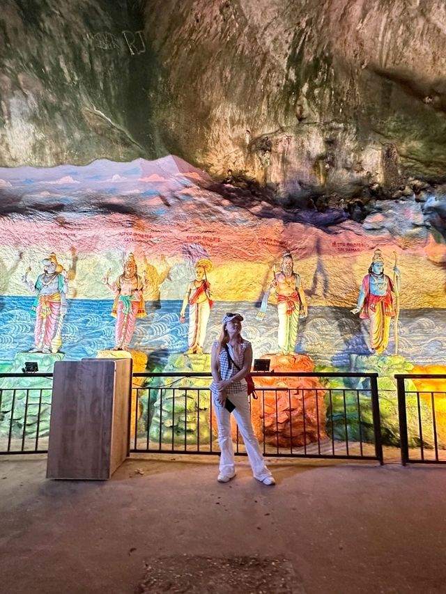 สีสันของ ถ้ำบาตู