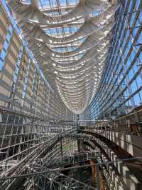 日本東京-巨大的玻璃帷幕飛船：東京國際論壇大樓