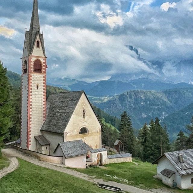 Discover Dolomiti: Italy's Alpine Paradise! 🏞️
