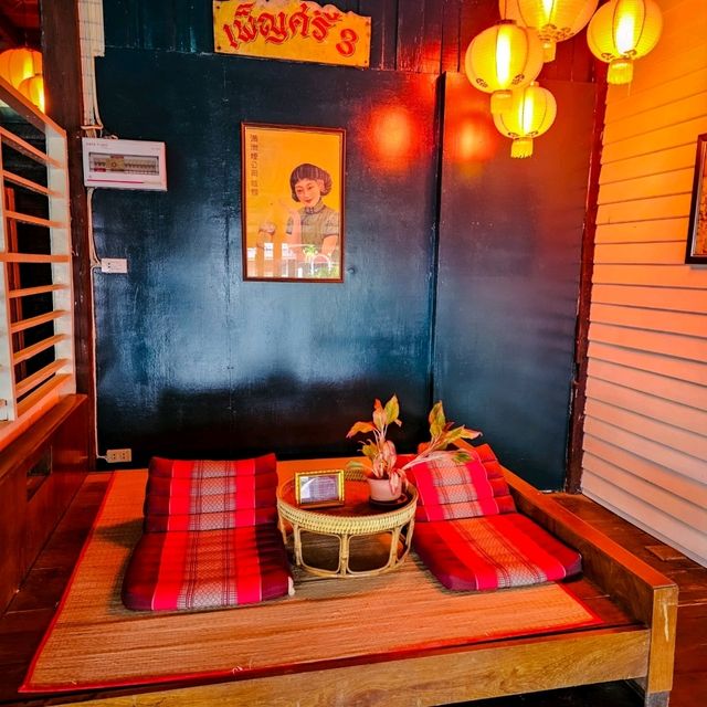 Bas's Room Cafe