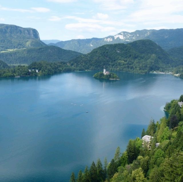 A Goregous lake and vibe
