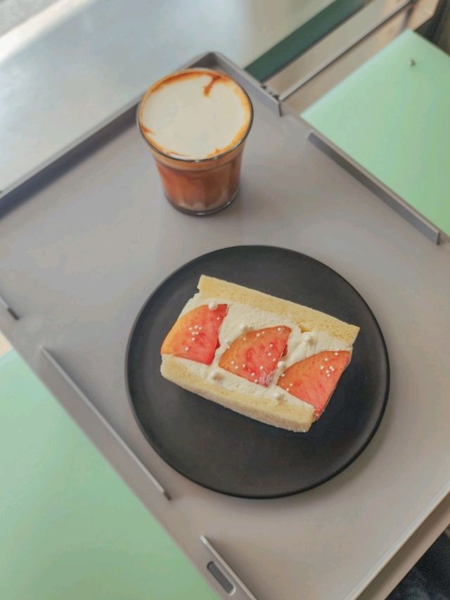 눈이 즐거운 편안한 분위기의 카페 < 마가밀 >