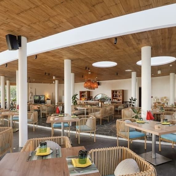 Le Meridien Phuket Mai Khao Beach Resort