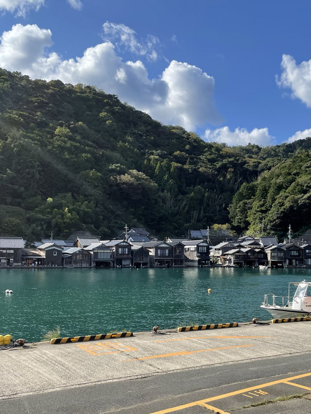 京都　まるで海に浮かぶ建物　伊根の舟屋🚤
