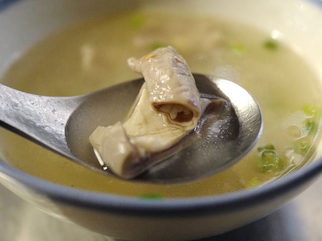 老擔麵店：半世紀口碑，必試麻辣乾麵和黑白切