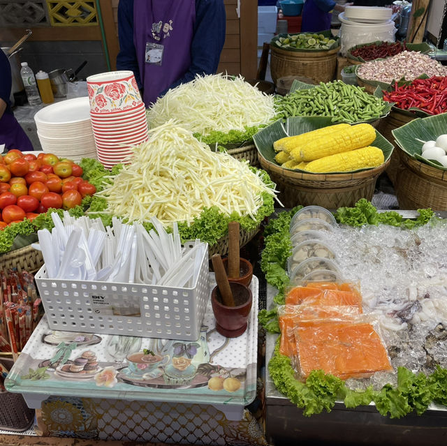 태국 방콕 실내야시장 쑥시암. 큰 규모의 시원한 실내야시장이?! 