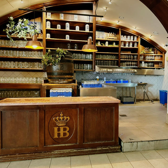 Authentic Bavarian Experience at Hofbräuhaus Munich