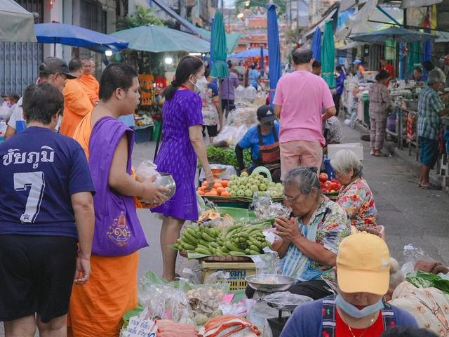 ตลาดใต้พิษณุโลก เป็นตลาดเก่าแก่ของเมืองพิษณุโลก