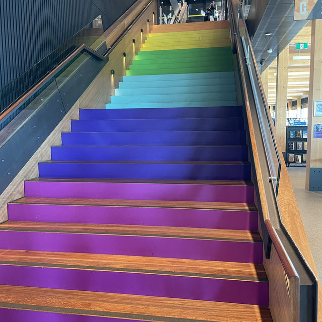 港町の憩いの場：ユニークなLibrary at The Dockで楽しむ新しい体験