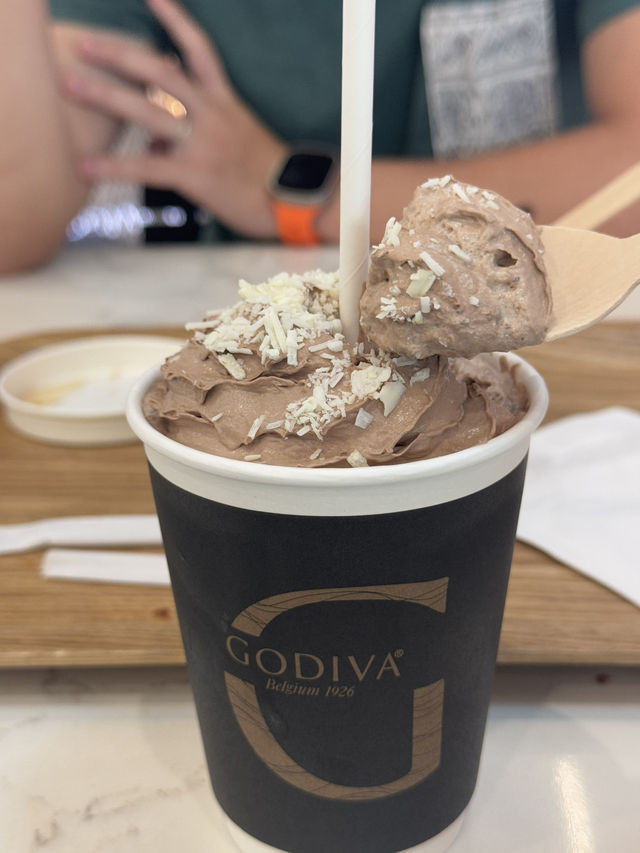 上機前的飲品雪糕Grab & Go @GODIVA CAFE