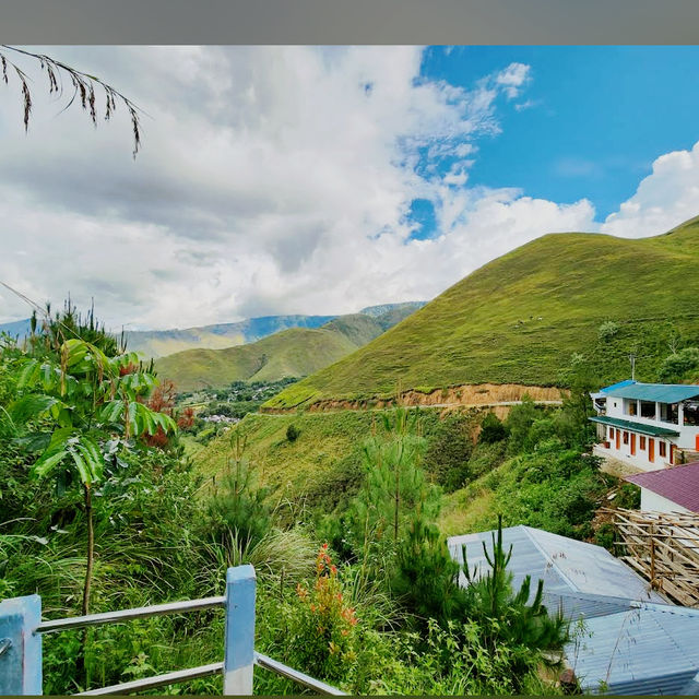 Holbung Hill, Samosir