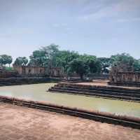 2สถานที่ท่องเที่ยวปราสาทเมืองต่ำ-ปราสาทเขาพนมรุ่ง