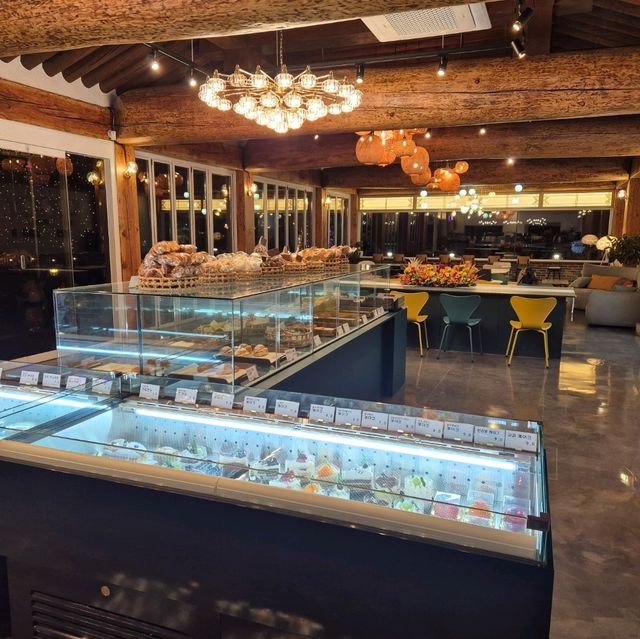 Haegok Cheongdam Cafe & Bakery (퓨전 한옥까페 해곡청담) in YONGIN