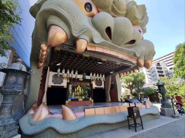พามาศาลเจ้าหัวสิงโต กลางเมืองโอซาก้า