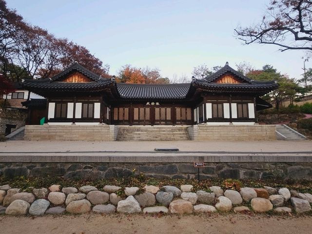 The magnificient autumn foliage at Gilsangsa
