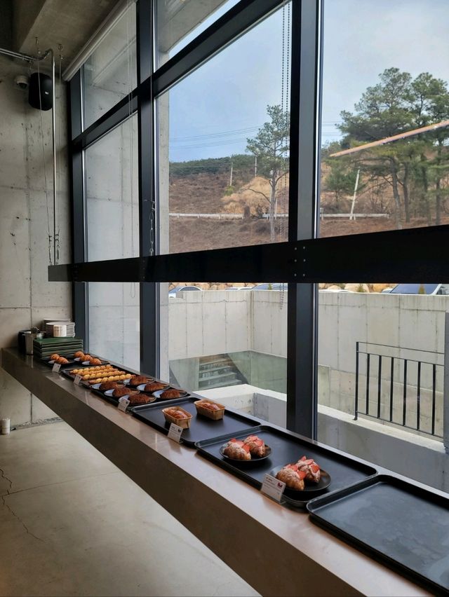 딸기 크리스마스 트리가 귀여운 청도카페🎄