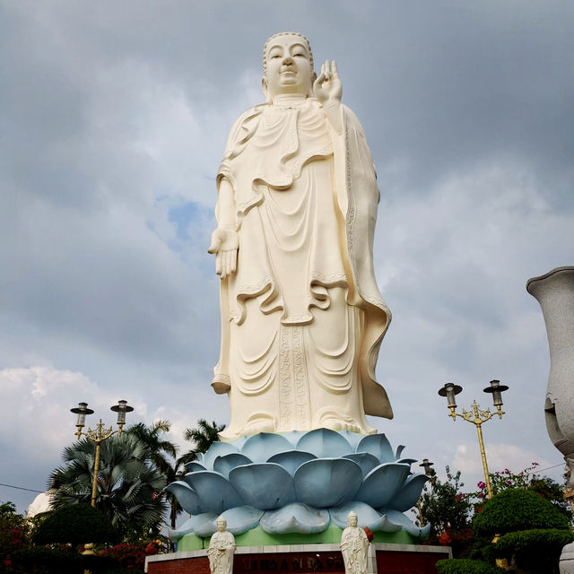A Serene Journey to Vinh Trang Pagoda