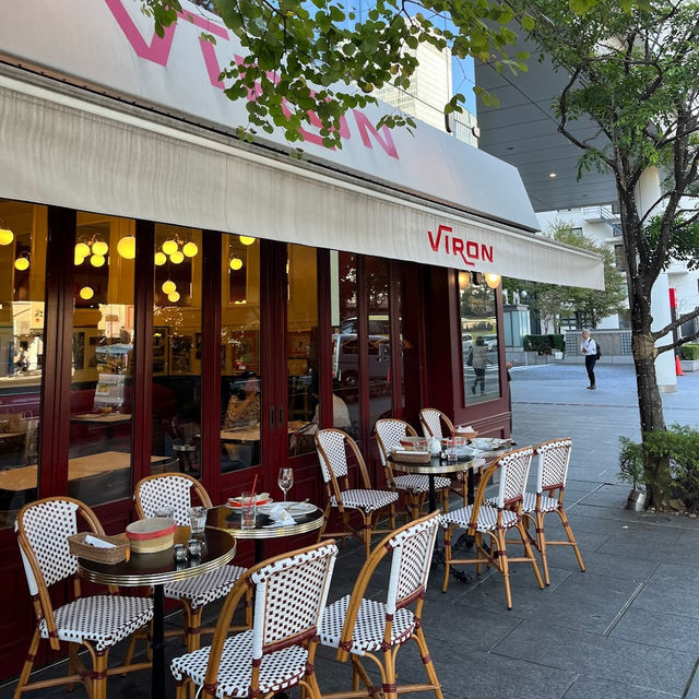 ☾︎東京☽︎ クラシックレストラン隣接のパン屋さん