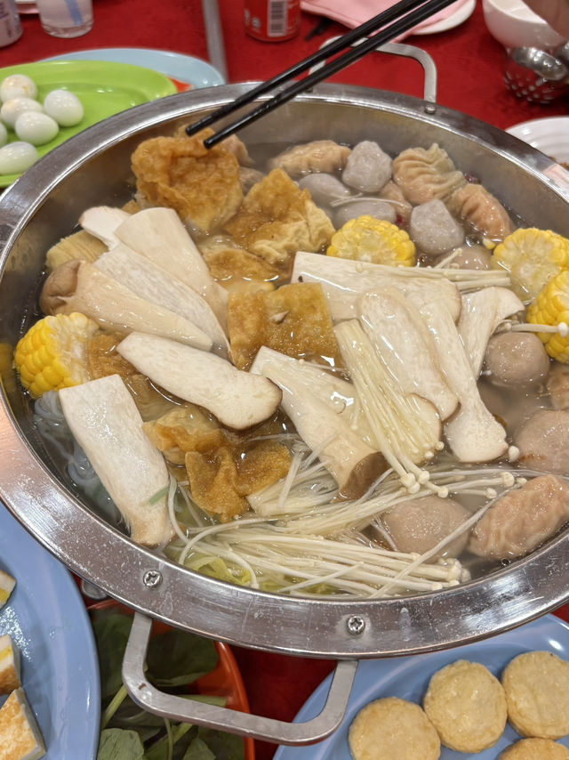 Steamboat by the Pool: A Unique Dining Experience at Yong’s Steam Boat Garden