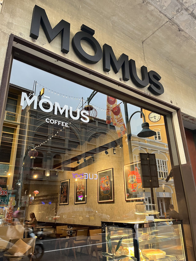 Momus Café, ภูเก็ต