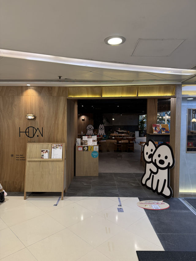 愜意木系Café．巨大落地大玻璃