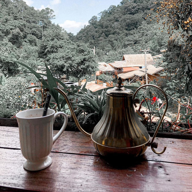 หมู่บ้านเล็กๆ ในหุบเขาที่เชียงใหม่ 🏞️