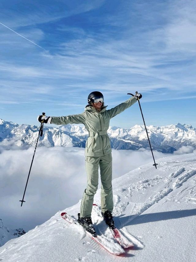 ⛷️ Skiing in the Alps: A Winter Wonderland of Adventure & Beauty 🏔️❄️