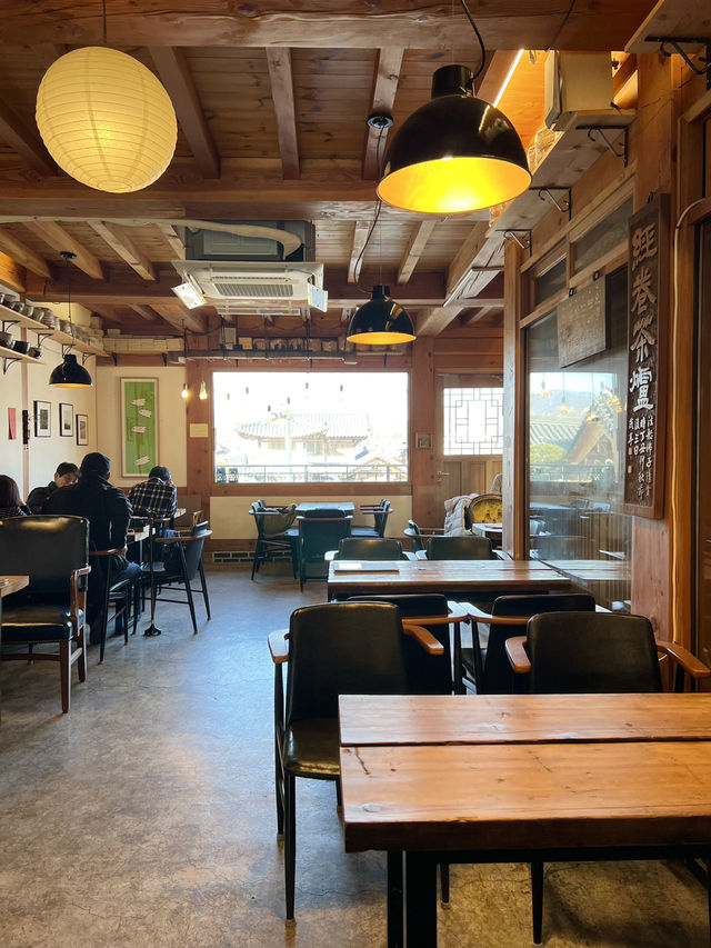恩平韓屋村の、韓屋伝統茶菓子店 ミョングムダン