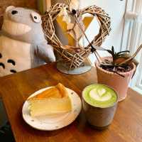 Cute place with nice desserts
