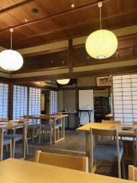 日本庭園を臨みながらホテルアフタヌーンティー