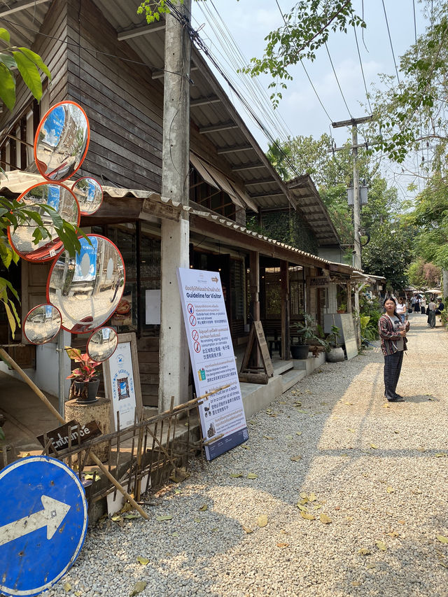 บ้านข้างวัดสถานที่ของศิลปิน