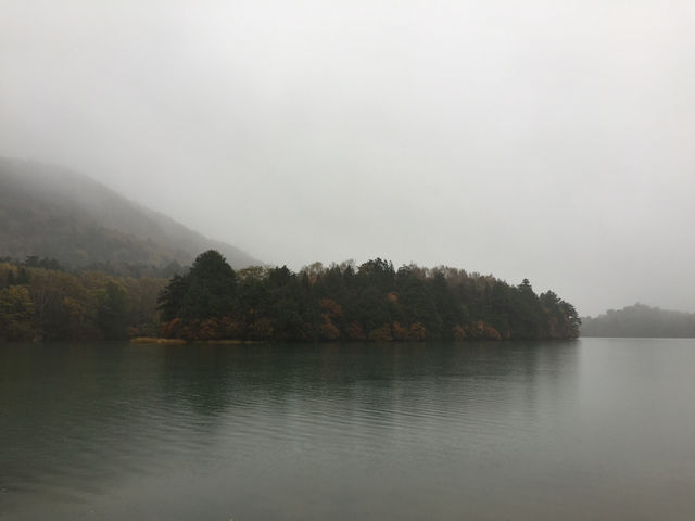 ชิลกลางสายหมอก พักใจกลางธรรมชาติที่ Yuno Lake