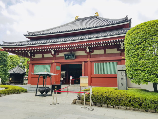 วัด Asakusa ยามเช้า บรรยากาศเงียบสงบ ชิลๆ สบายๆ