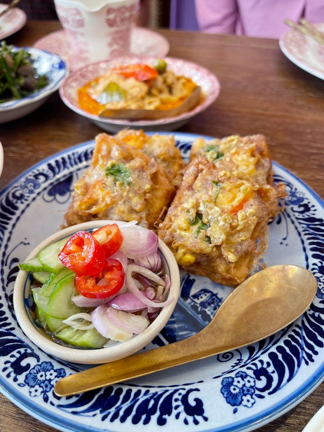 กินข้าวแกงแบบติดแกลมที่หัวหินซอย 51 