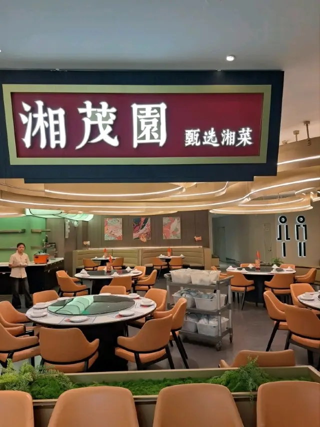 A Memorable Dining Experience at a Local Restaurant