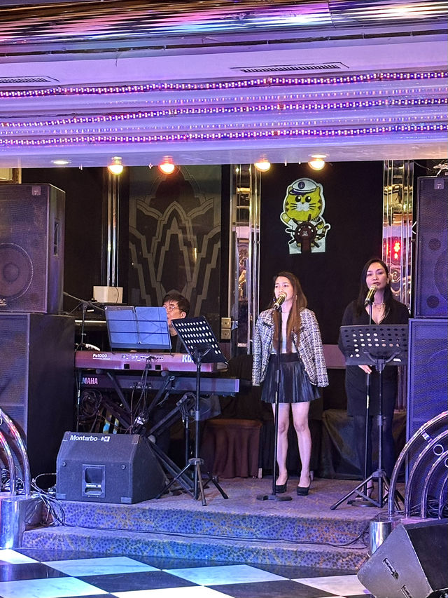 香港旅遊！海上自助餐睇夜景