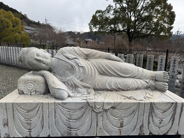 고쇼지 ⛩️: 우치코의 평화로운 신성한 공간
