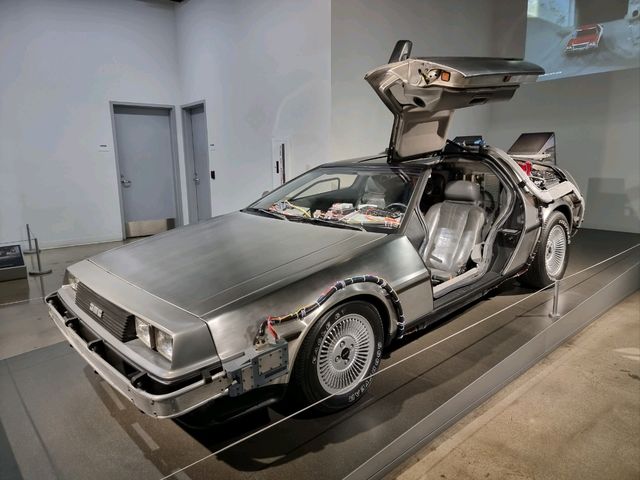  A Paradise for Car Lovers – My Unforgettable Visit to the Petersen Automotive Museum