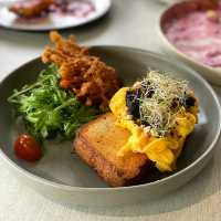 nice desserts and breakfast options